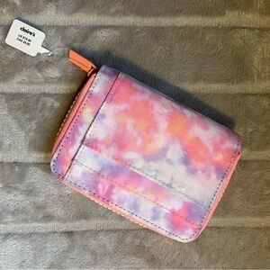 Claire’s tie-dye zippered wallet